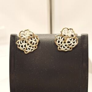 Vintage floral clip on earrings white and Goldtone